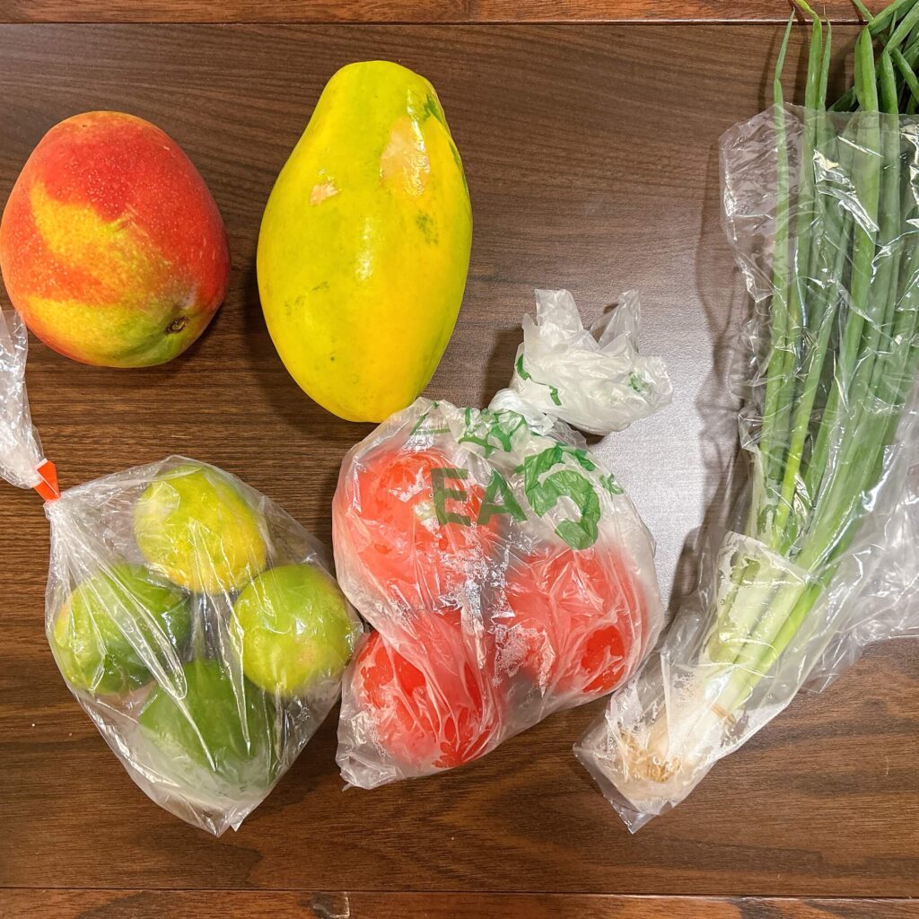 hawaii KCCファーマーズマーケットで買った野菜